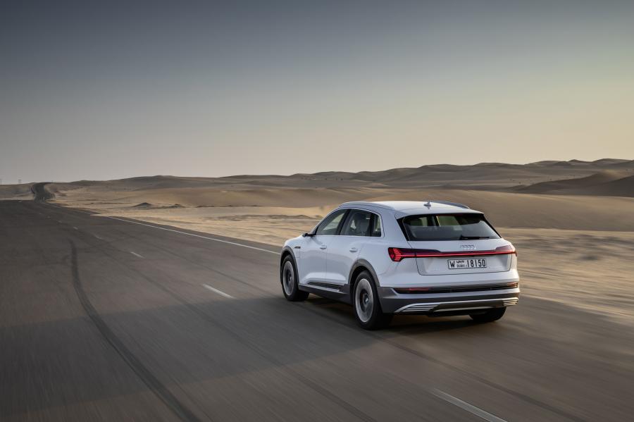 Audi e-tron 55 Quattro 2019 года  (WW) (фото 278 из 452)
